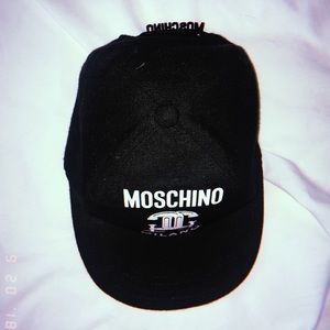 Moschino hat